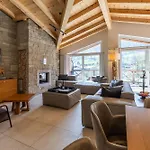 Avenida Mountain Aparthotel