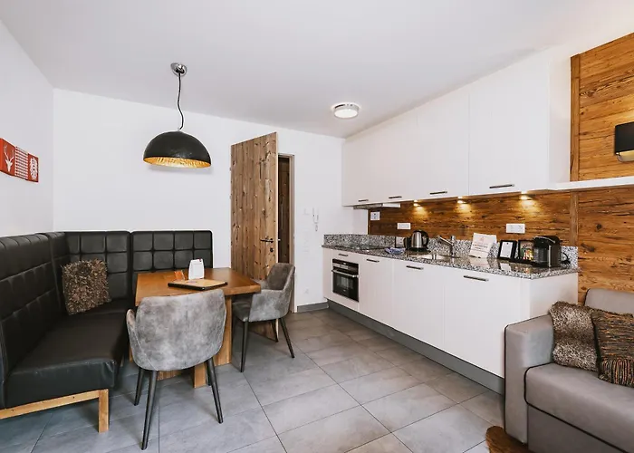 Ξενοδοχείο με διαμερίσματα Avenida Mountain 4*